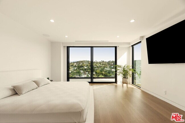 Building Photo - 2422 Apollo Dr