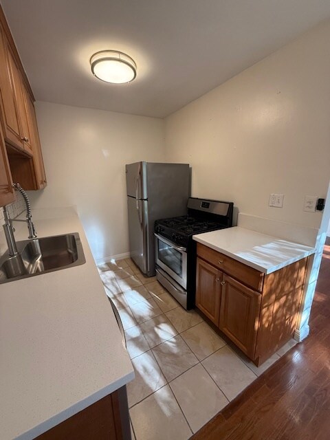 Building Photo - 1427 Centinela Ave