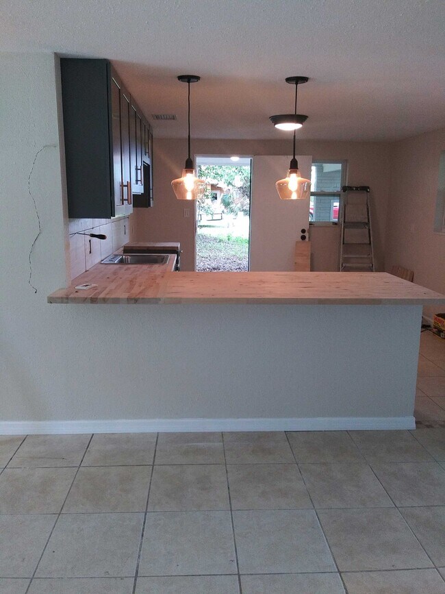 Building Photo - 1195 Green Ave