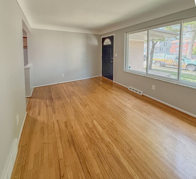 Building Photo - Fall in Love with Your Next Home! 1-Bedroo...