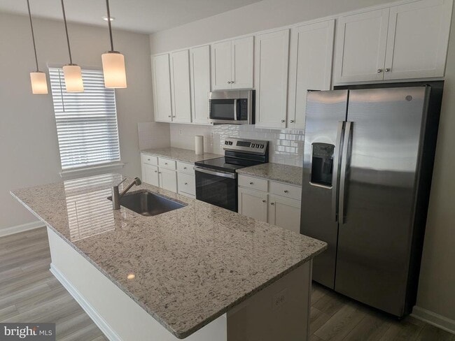 Building Photo - 212 Swan Fld Ave