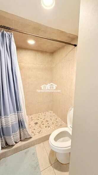 Building Photo - 708 10th Ave SE