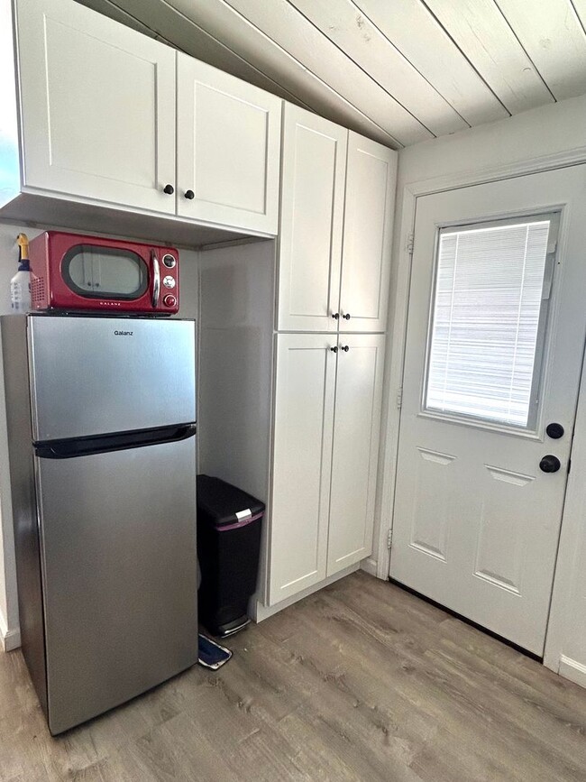 Building Photo - Adorable 2 bedroom 1 bathroom home