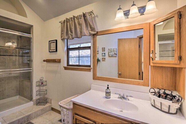 Building Photo - 1131 Pine Ridge Rd