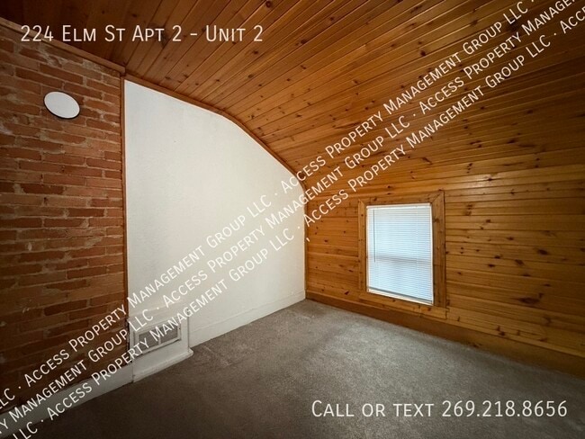 Building Photo - 224 Elm St