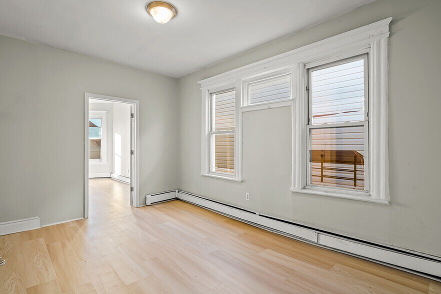 Building Photo - 30 Wainwright St