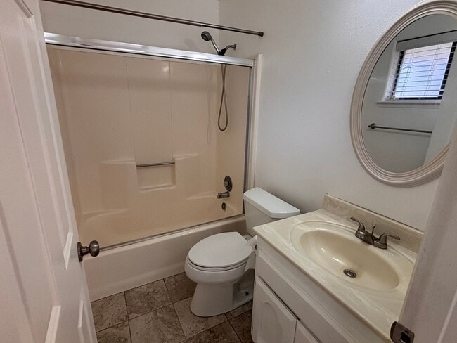 Building Photo - Beautiful Stallion Springs Home With A View!