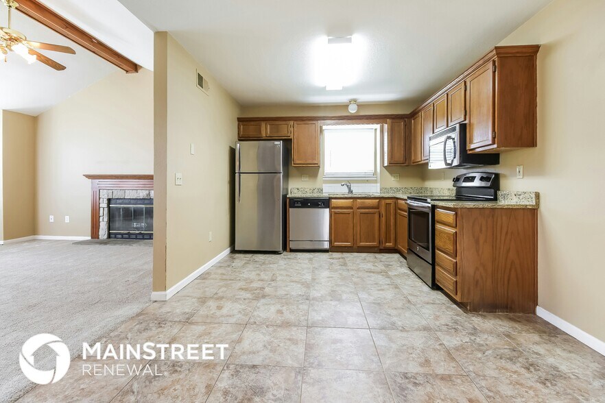 Building Photo - 11200 N Nashua Dr
