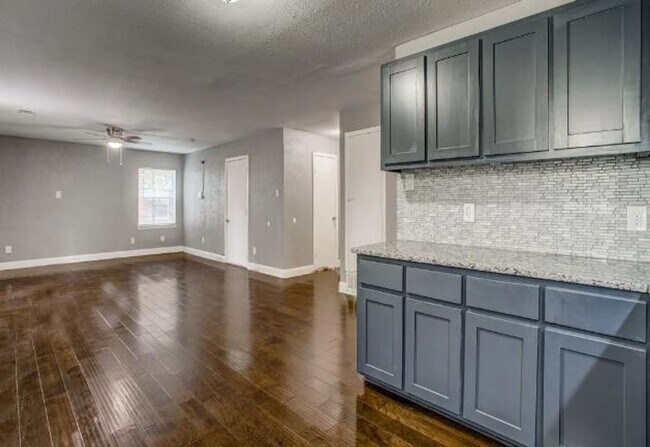 Building Photo - 7027 Coleshire Dr