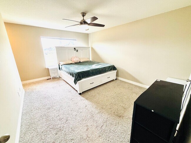 Building Photo - Amazing updated 4 bed house in Lakeville!