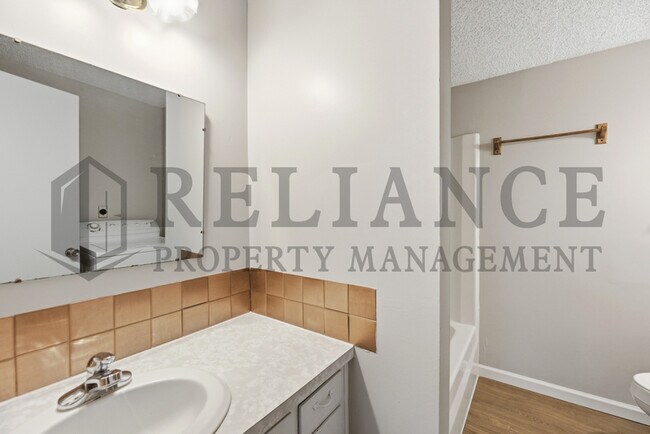 Building Photo - 1908 N Jeanette St