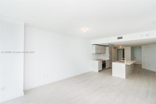 Building Photo - 650 NE 32nd St