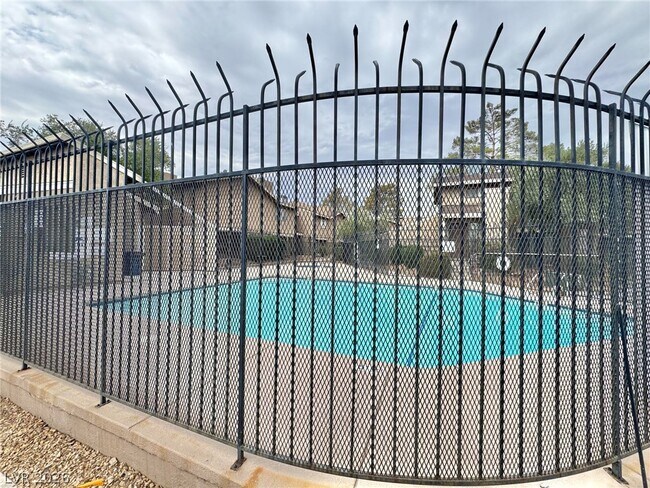 Building Photo - 1608 Burningwood Ln