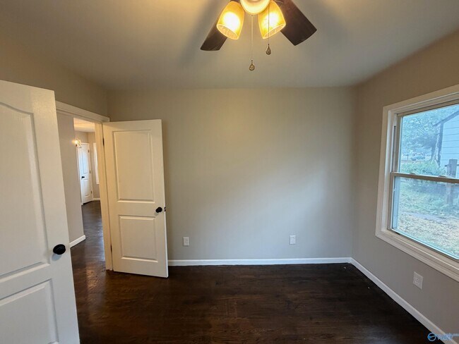 Building Photo - 1628 8th St SE