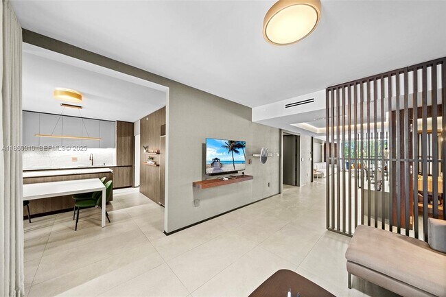 Building Photo - 785 Crandon Blvd