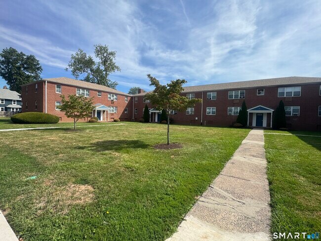 Building Photo - 758 New Britain Ave