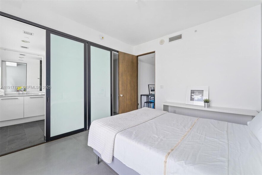 Building Photo - 900 Biscayne Blvd