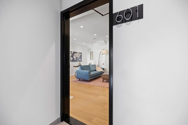 Building Photo - 693 Sutter St