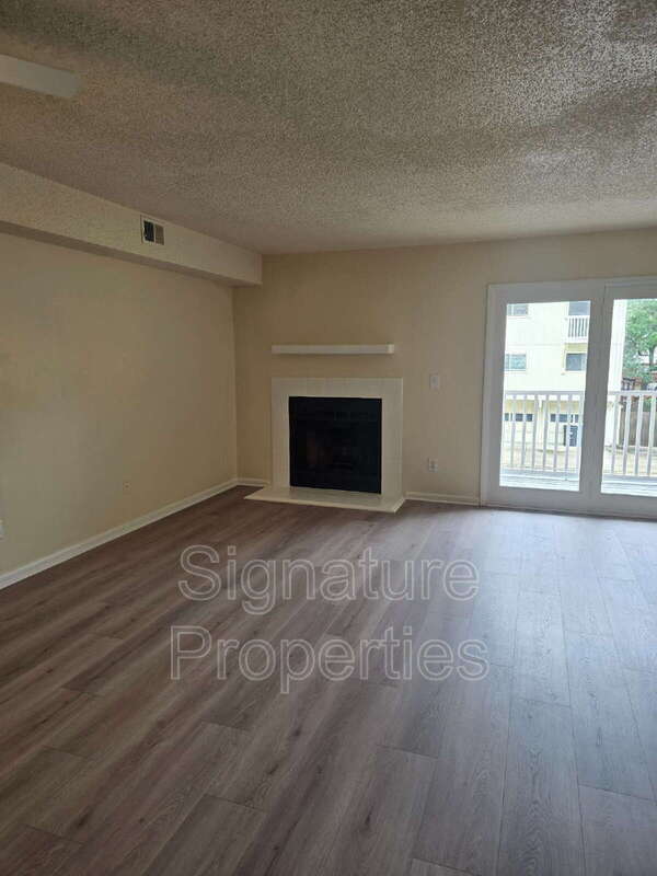 Building Photo - 2304 La Jolla Ct