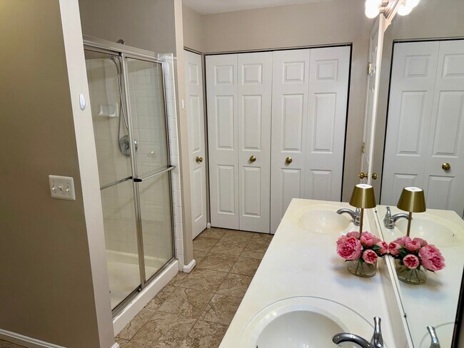 Building Photo - 140 Eastridge Cir