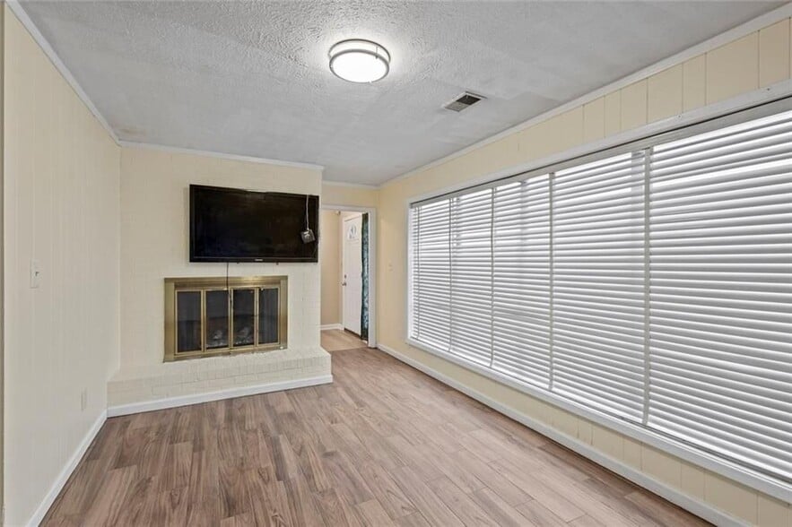 Building Photo - 1201 Shoreham Dr