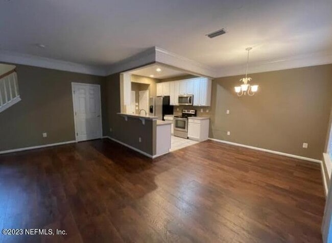 Building Photo - 11043 Castlemain Cir E
