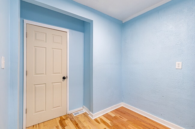 Building Photo - 83 Ridgeway Ave