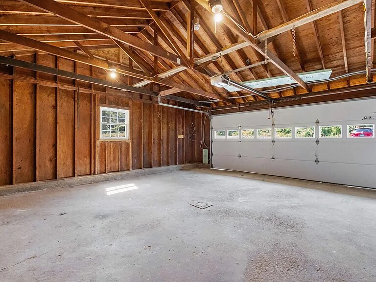 Building Photo - 84 Old Lake Shore Rd