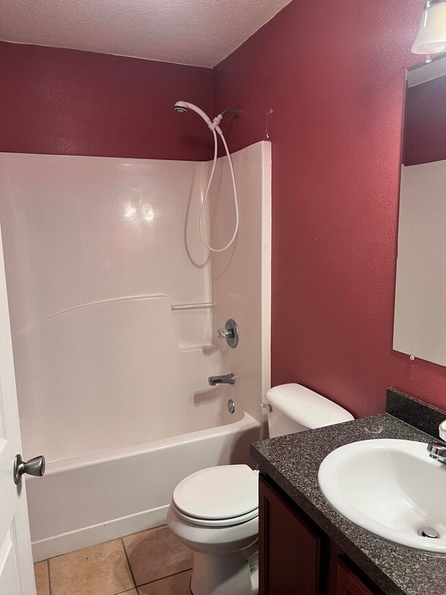 Building Photo - 301 Lakeview Dr