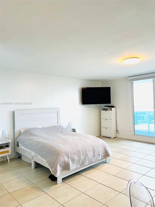 Building Photo - 2301 Collins Ave