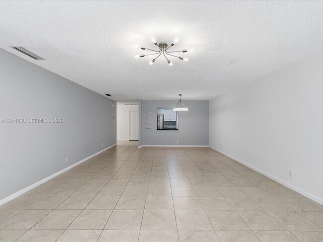 Building Photo - 110 Dunwoody Ln