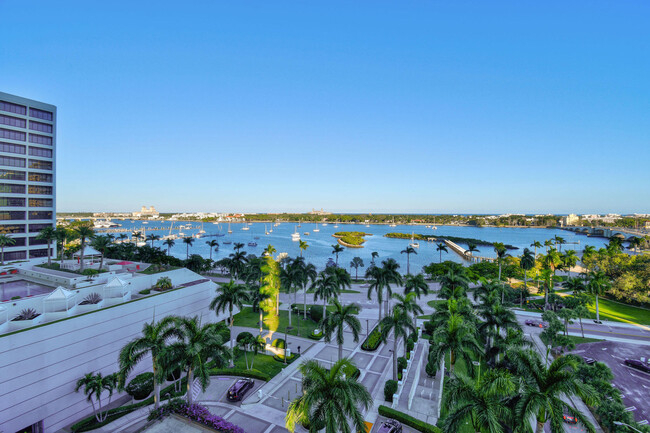 Building Photo - 529 S Flagler Dr