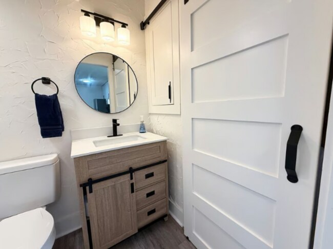 Building Photo - 1 Bed, 1 Bath Furnished Apartment  – Great Location & Amenities! Flexible Lease Terms Available