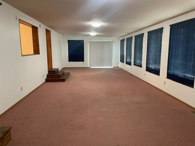 Building Photo - Lakefront Living In McConihe Flats!!