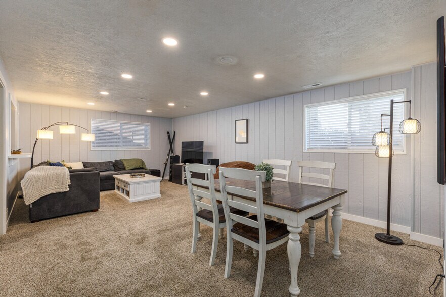 Building Photo - 1416 E Hollow Dale Dr