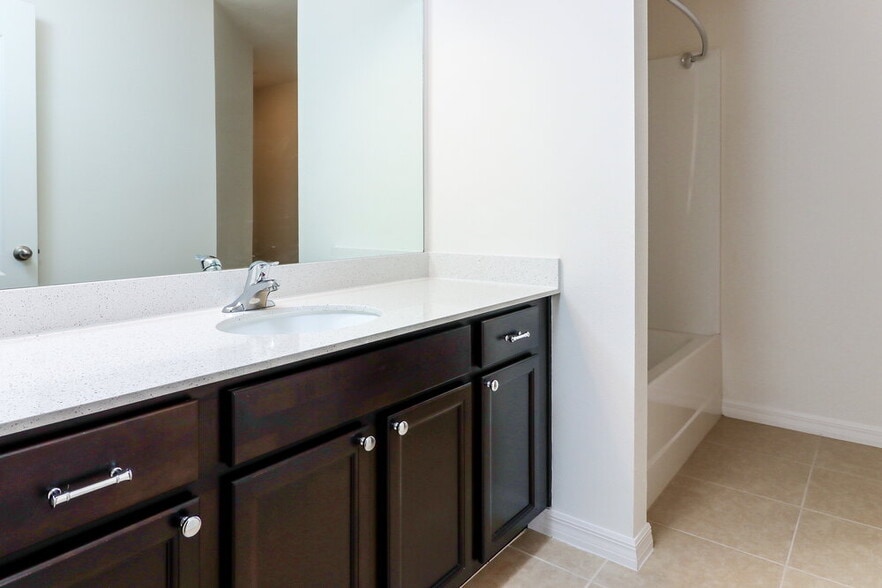 Building Photo - 4176 High Ridge Ave