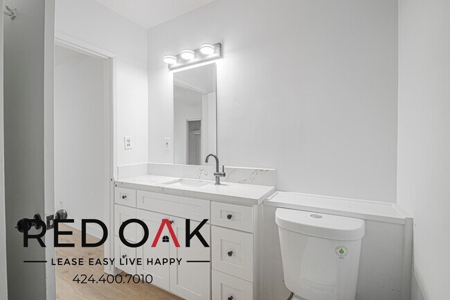 Building Photo - 812 Westbourne Dr