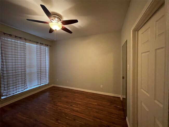 Building Photo - 8055 Cambridge St