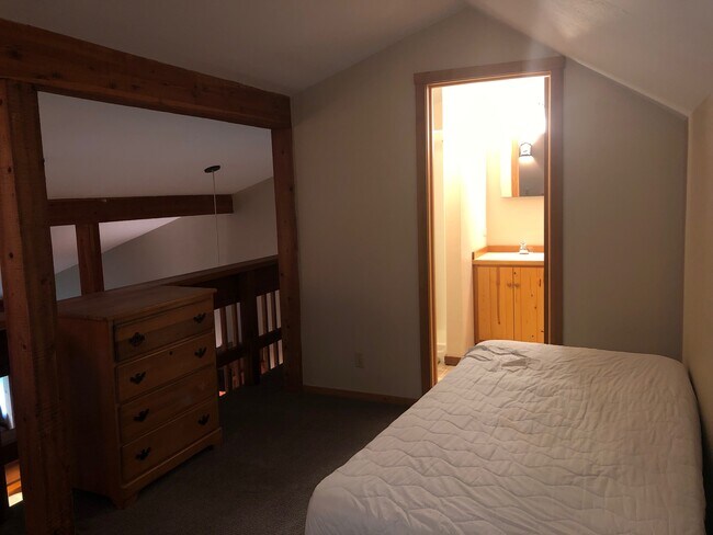 Building Photo - 3865 S Lake Creek Dr