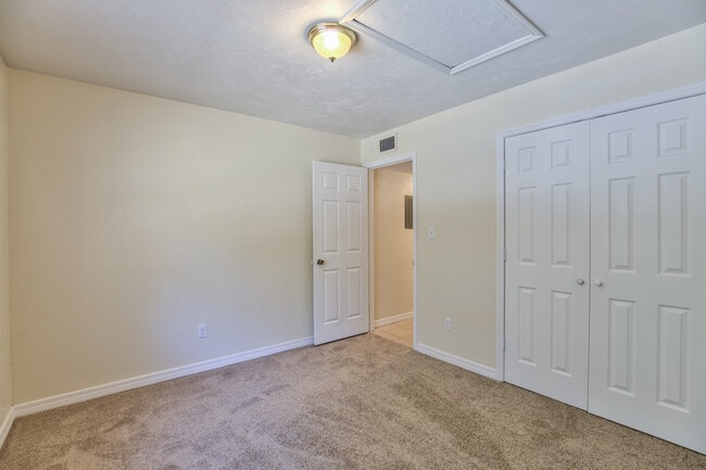 Building Photo - 2454 Wren Hollow Dr