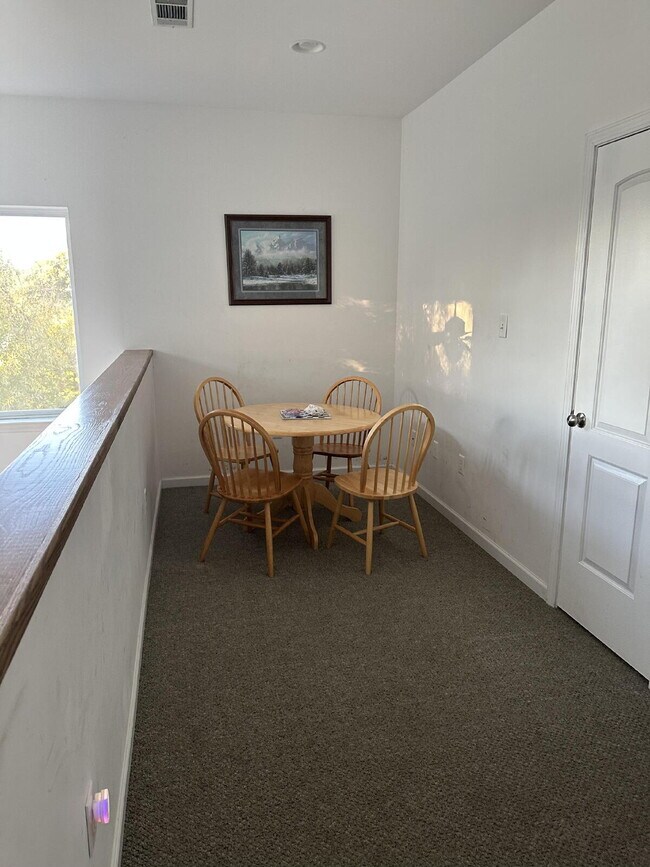 Building Photo - Great 3/2 Fully Furnished-TDY Welcome!!