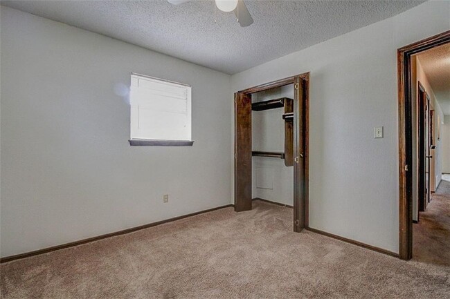 Building Photo - 1502 Briar Meadow Rd