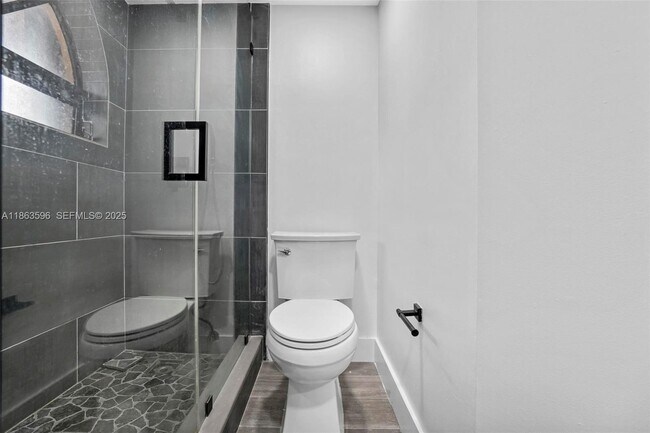 Building Photo - 15549 N Miami Lakeway