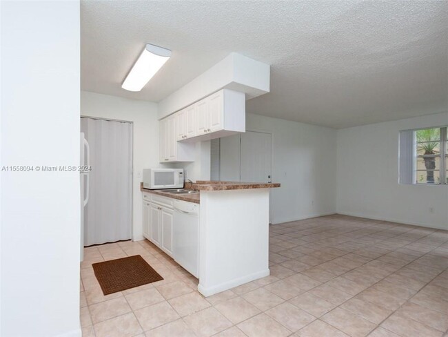 Building Photo - 1235 SW 46th Ave
