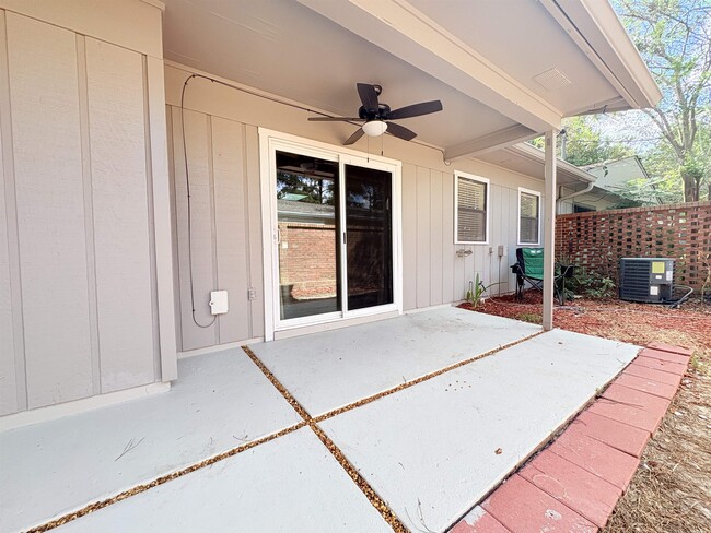 Building Photo - 164 SE Villas Ct