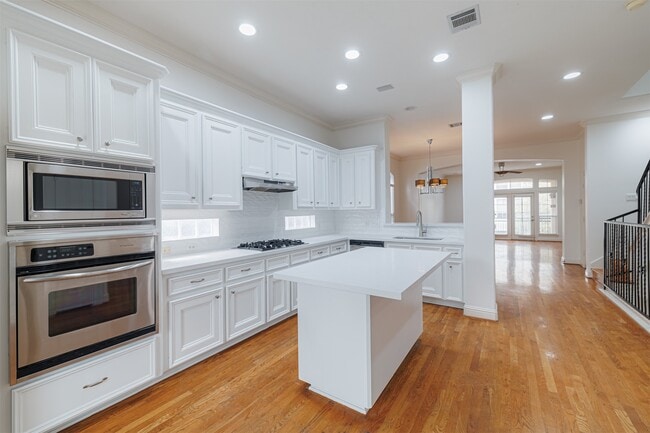 Building Photo - 702 Asbury St