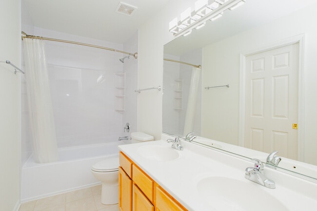 Building Photo - 1217 N Village Dr