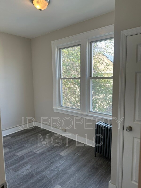 Building Photo - 218-218 E 30th St