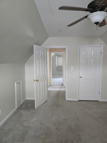 Upstairs hallway - 316 High St