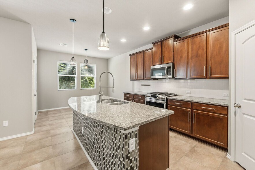 Building Photo - 7312 Lookout Bluff Terrace